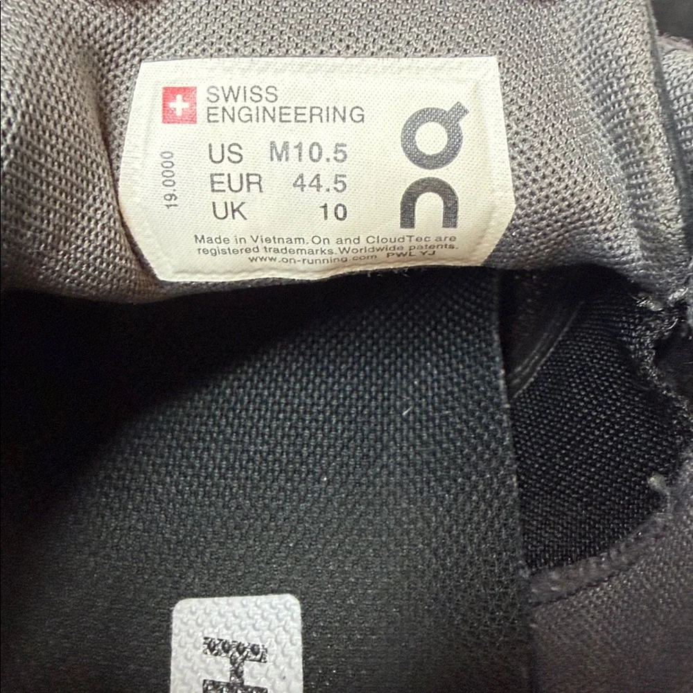 ON RUNNING Cloud 5 Black Men's Running Shoes, size 10.5 fair clean condition - Picture 8 of 14